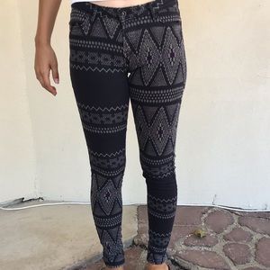Levi’s NWOT asymmetrical patterned jeans